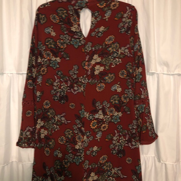 Blu Pepper Floral Keyhole Dress - Picture 2 of 8